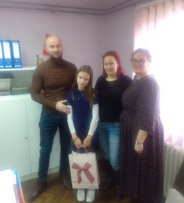 Донација лаптопа ученици наше школе