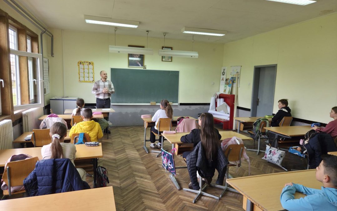 Педагог Александар Павловић  одржао је радионицу на тему „Како подстицати добре односе међу вршњацима“ са ученицима 5. разреда.